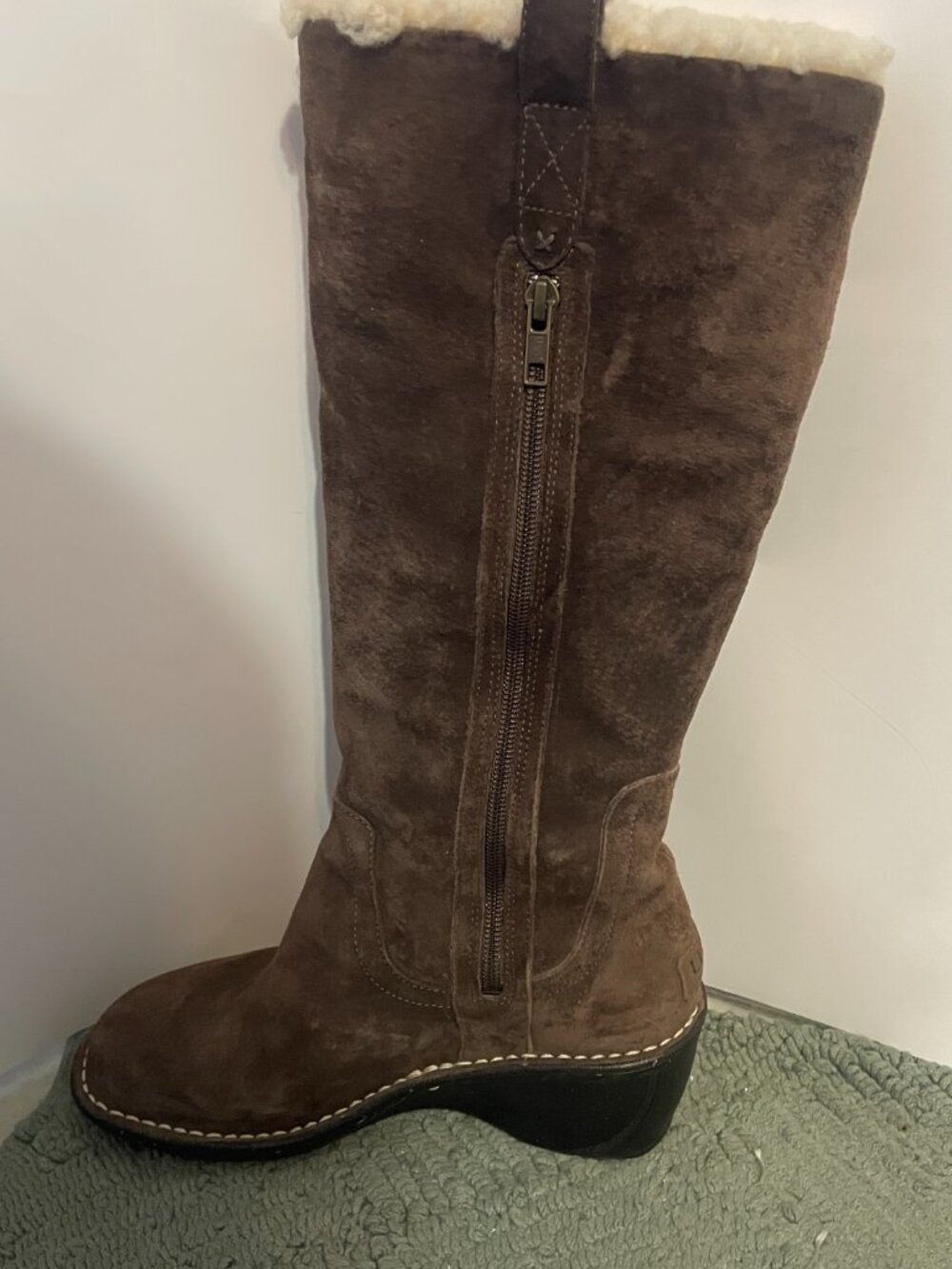 UGG Hartley Winter brown suede tall Boot wedge heel zip side Size 8 - Picture 8 of 11
